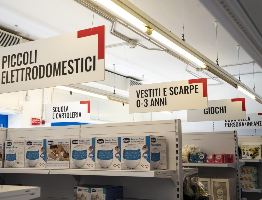 emporio-solidale-di-save-the-children-francesco-alesi-per-save-the-children-dsc5643-35-aspect-ratio-720-550